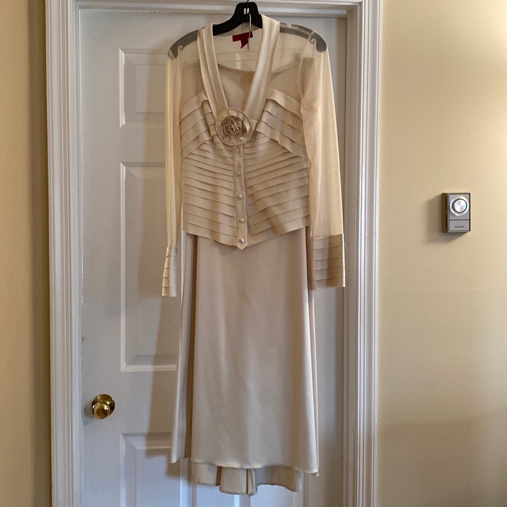 3 piece - Outfit beautiful - Jacket, Top, and Long skirt with a trail